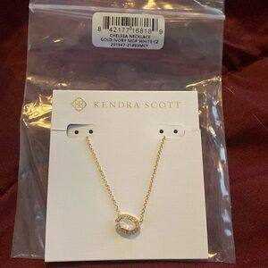 Kendra Scott necklace